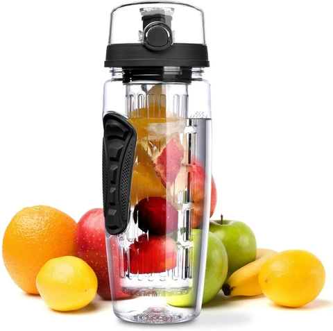 Botella de agua e infusor de fruta
